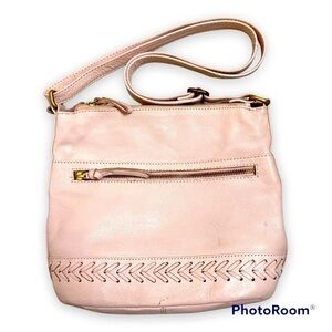 Great AMERICAN LEATHER WORKS light pink braided leather pebble crossbody